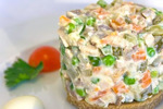 Вегетарианский салат `Оливье`
